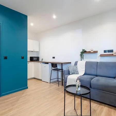 Maska - Avec Terrasse Proche Et Aeroport De