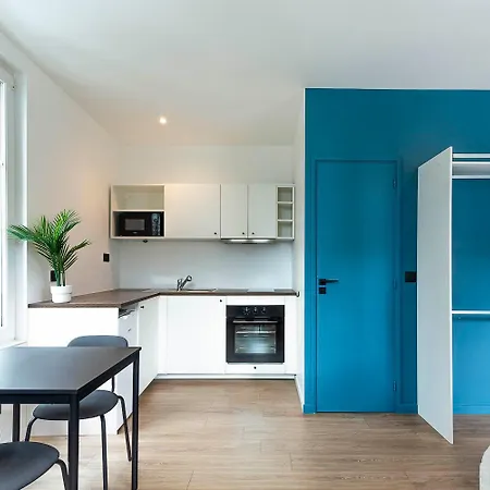 Maska - Avec Terrasse Proche Et Aeroport De Apartman