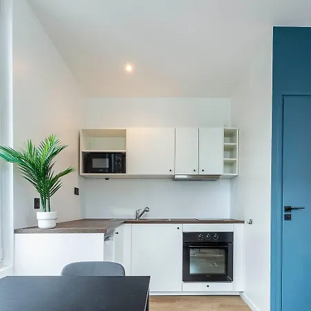 Maska - Avec Terrasse Proche Et Aeroport De *