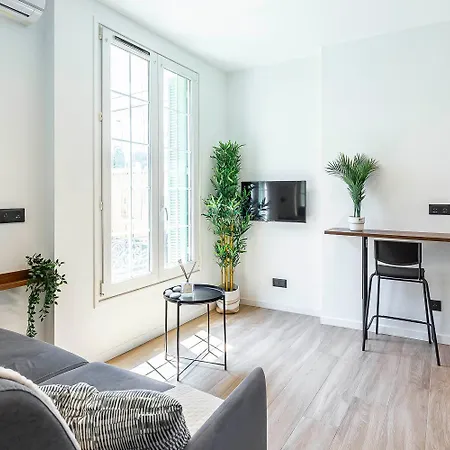 Maska - Avec Terrasse Proche Et Aeroport De Apartman *