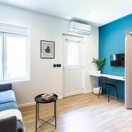 Maska - Avec Terrasse Proche Et Aeroport De Apartman