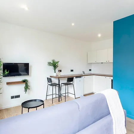 Maska - Avec Terrasse Proche Et Aeroport De Apartman *