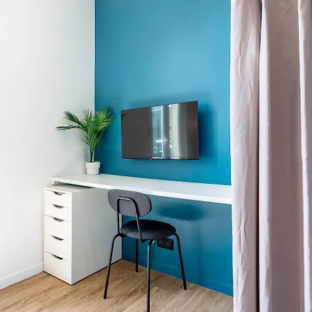 Maska - Avec Terrasse Proche Et Aeroport De Apartman