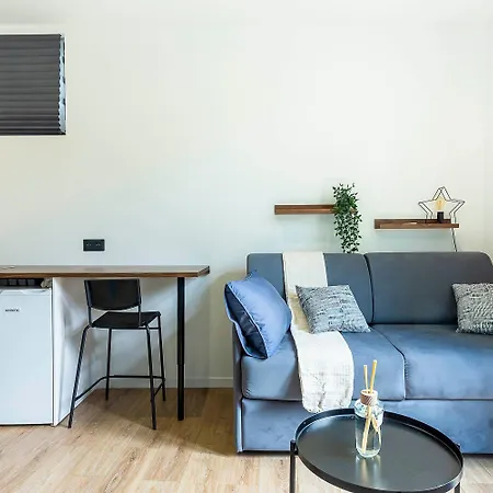 Maska - Avec Terrasse Proche Et Aeroport De Apartman *