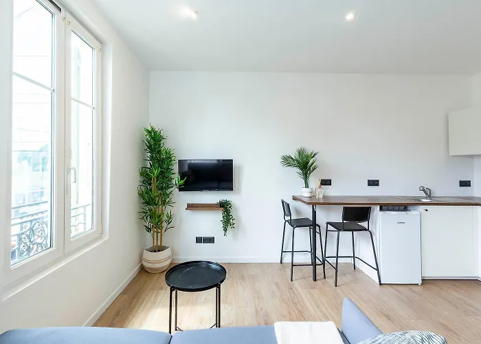 Maska - Avec Terrasse Proche Et Aeroport De *